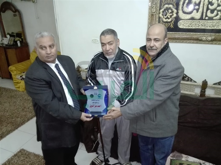 وفد "مستقبل وطن" يزور أسرة الشهيد البطل النقيب/أحمد عز الدين وفد "مستقبل وطن" يزور أسرة الشهيد البطل النقيب/أحمد عز الدين