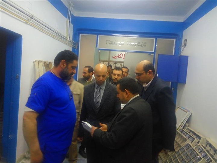 وكيل وزارة الصحة بالشرقية يتفقد القافلة الجراحية بمستشفى مشتول السوق 