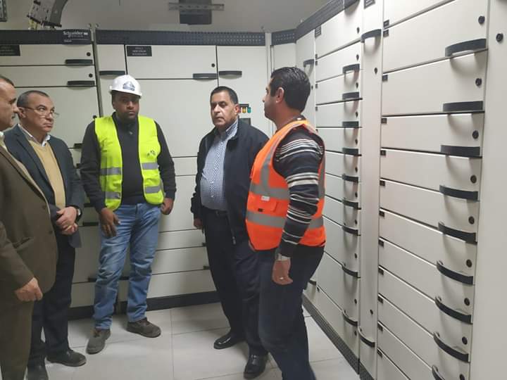 رئيس هيئة السكة الحديد يتفقد مواقع العمل بمشروعات التطوير وكهربة الإشارات على خط القاهرة - أسوان 