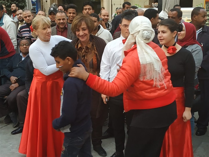 بالصور.. فرق ملتقي أولادنا من ملاواى والسعودية واليونان تجوب شارع الألفي بالصور.. فرق ملتقي أولادنا من ملاواى والسعودية واليونان تجوب شارع الألفي
