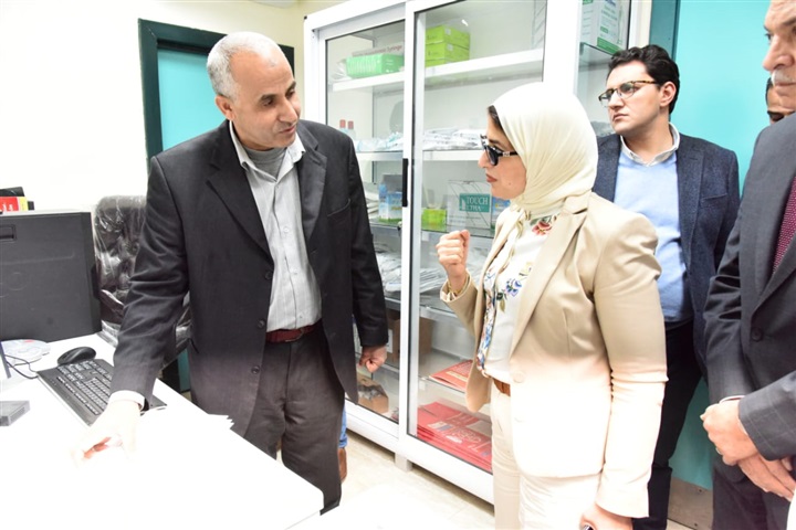وزيرة الصحة تتفقد عددا من المنشآت الطبية بمحافظة قنا