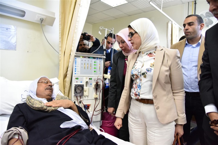 وزيرة الصحة تتفقد عددا من المنشآت الطبية بمحافظة قنا