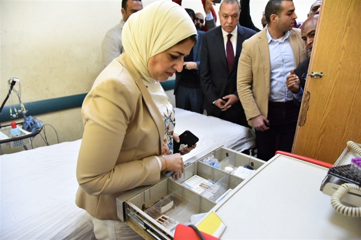وزيرة الصحة تتفقد عددا من المنشآت الطبية بمحافظة قنا