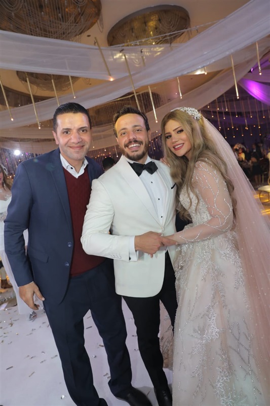 بالصور..عمرو دياب يحيي فرح الفائزين بمسابقة فودافون بالصور..عمرو دياب يحيي فرح الفائزين بمسابقة فودافون