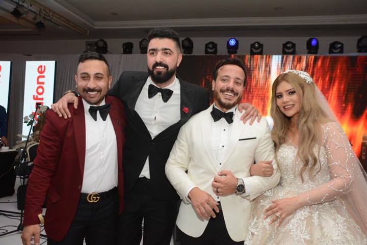 بالصور..عمرو دياب يحيي فرح الفائزين بمسابقة فودافون بالصور..عمرو دياب يحيي فرح الفائزين بمسابقة فودافون