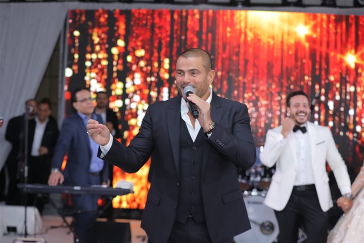 بالصور..عمرو دياب يحيي فرح الفائزين بمسابقة فودافون بالصور..عمرو دياب يحيي فرح الفائزين بمسابقة فودافون
