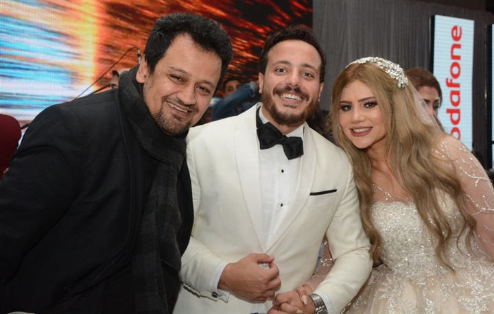 بالصور..عمرو دياب يحيي فرح الفائزين بمسابقة فودافون بالصور..عمرو دياب يحيي فرح الفائزين بمسابقة فودافون