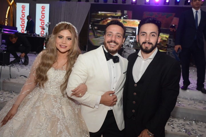 بالصور..عمرو دياب يحيي فرح الفائزين بمسابقة فودافون بالصور..عمرو دياب يحيي فرح الفائزين بمسابقة فودافون