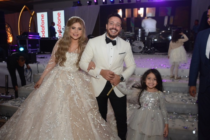 بالصور..عمرو دياب يحيي فرح الفائزين بمسابقة فودافون بالصور..عمرو دياب يحيي فرح الفائزين بمسابقة فودافون