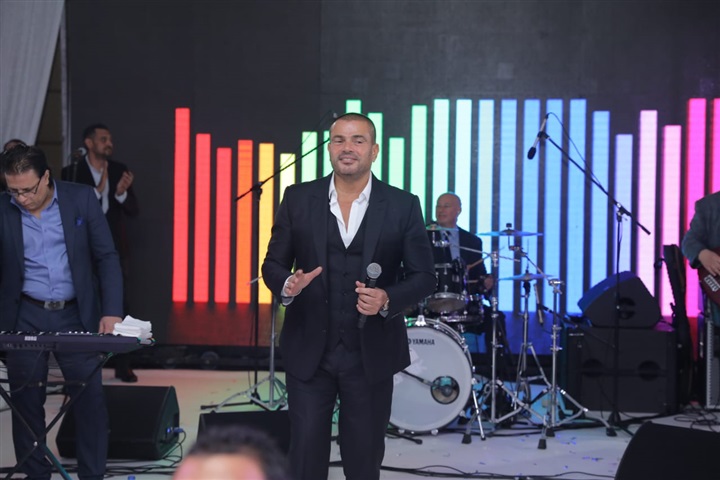 بالصور..عمرو دياب يحيي فرح الفائزين بمسابقة فودافون بالصور..عمرو دياب يحيي فرح الفائزين بمسابقة فودافون