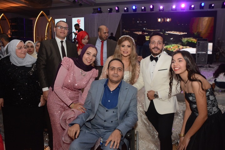 بالصور..عمرو دياب يحيي فرح الفائزين بمسابقة فودافون بالصور..عمرو دياب يحيي فرح الفائزين بمسابقة فودافون