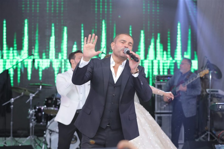 بالصور..عمرو دياب يحيي فرح الفائزين بمسابقة فودافون بالصور..عمرو دياب يحيي فرح الفائزين بمسابقة فودافون