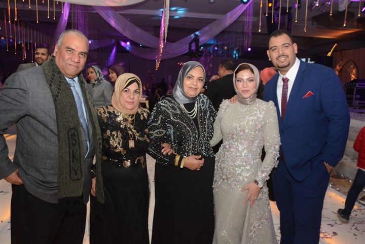 بالصور..عمرو دياب يحيي فرح الفائزين بمسابقة فودافون بالصور..عمرو دياب يحيي فرح الفائزين بمسابقة فودافون