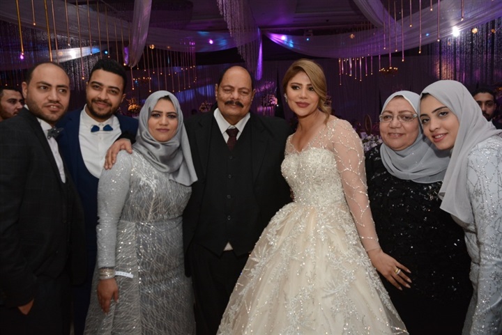 بالصور..عمرو دياب يحيي فرح الفائزين بمسابقة فودافون بالصور..عمرو دياب يحيي فرح الفائزين بمسابقة فودافون