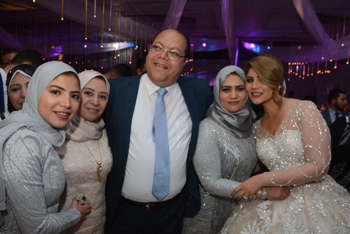 بالصور..عمرو دياب يحيي فرح الفائزين بمسابقة فودافون بالصور..عمرو دياب يحيي فرح الفائزين بمسابقة فودافون