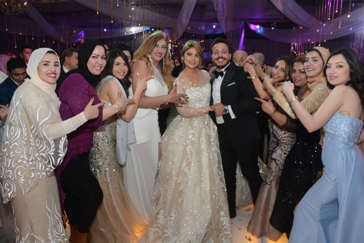 بالصور..عمرو دياب يحيي فرح الفائزين بمسابقة فودافون بالصور..عمرو دياب يحيي فرح الفائزين بمسابقة فودافون