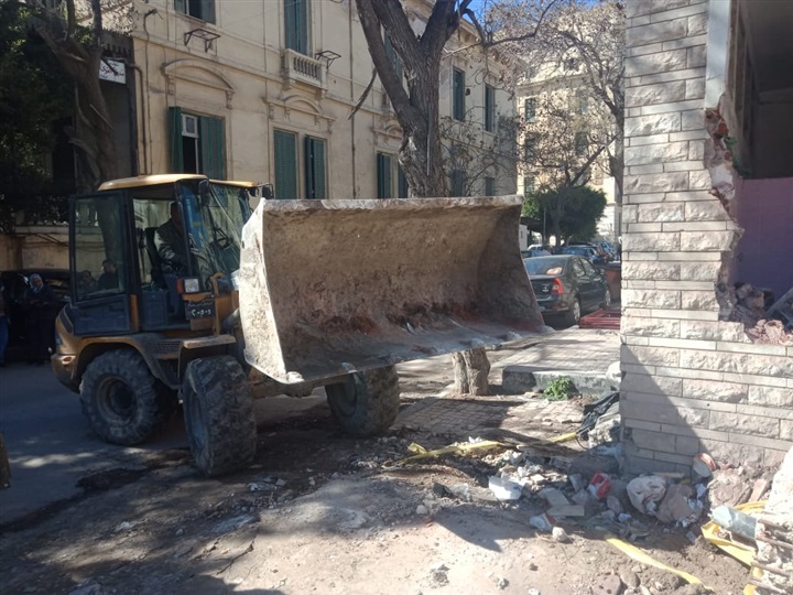 إزالة الاشغالات بمحيط المتحف اليوناني الروماني بالإسكندرية