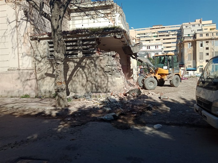 إزالة الاشغالات بمحيط المتحف اليوناني الروماني بالإسكندرية