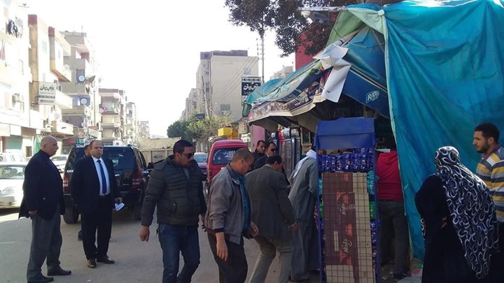 بالصور.. سكرتير عام كفر الشيخ يوجه بإخلاء الشوارع من الباعة الجائلين 