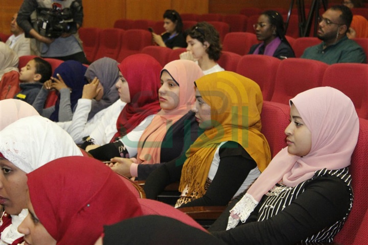 منة شلبي: أتمني أن تمنح الدولة جوائزها التقديرية للشباب منة شلبي: أتمني أن تمنح الدولة جوائزها التقديرية للشباب