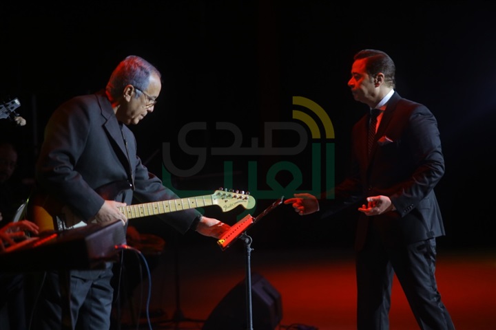 بالصور ... مدحت صالح يتألق فى حفل تخرج تجاره عين شمس بالمنارة بالصور ... مدحت صالح يتألق فى حفل تخرج تجاره عين شمس بالمنارة