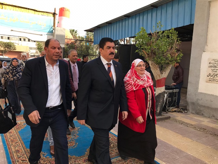 بالصور.. محافظ القليوبية يدشن حملة تطعيم شلل الأطفال 