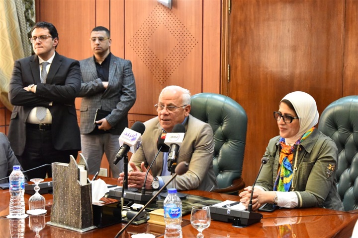 وزيرة الصحة تعلن بدء "العد التنازلي" لتطبيق "التأمين الشامل" في بورسعيد