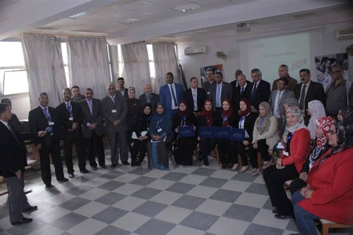 "نقيب المعلمين" يجتمع بأعضاء النقابة الفرعية بأسوان