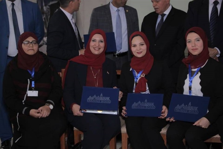 "نقيب المعلمين" يجتمع بأعضاء النقابة الفرعية بأسوان