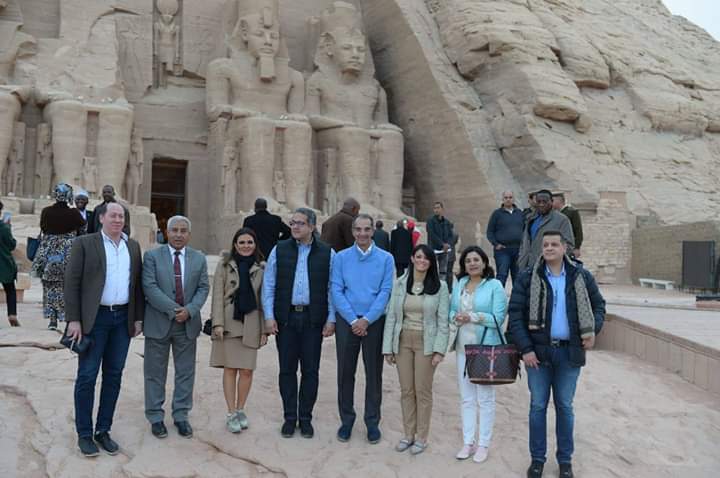 وزيرا الاثار والسياحه يحتفلا بتعامد الشمس علي وجه رمسيس الثاني بمعبد ابوسمبل