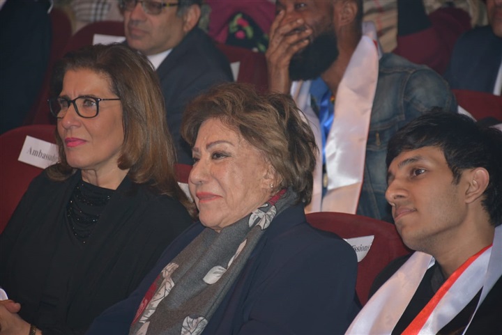 بالصور.. سميحة ايوب ومحمود قابيل يشاركان حفل ختام ملتقي اولادنا. بالصور.. سميحة ايوب ومحمود قابيل يشاركان حفل ختام ملتقي اولادنا.