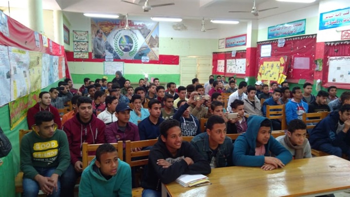 بالصور.. ندوة عن "أثر الإدمان والمخدرات علي الأسرة" في المدرسة الصناعية بكفر الشيخ