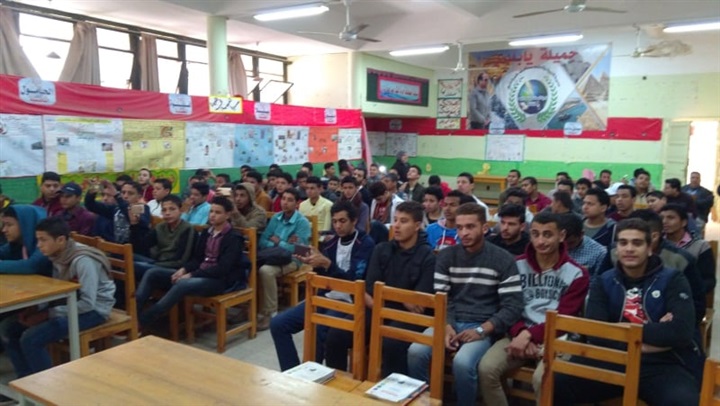 بالصور.. ندوة عن "أثر الإدمان والمخدرات علي الأسرة" في المدرسة الصناعية بكفر الشيخ