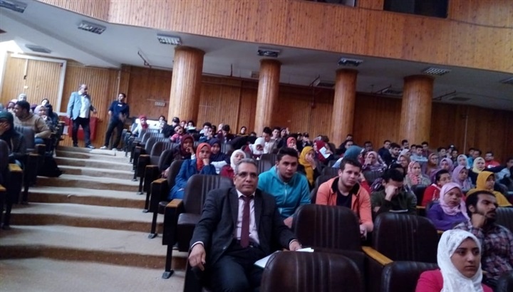مشاركه 200 طالب في ندوه رياده الاعمال وثقافه السلامه بالاسماعيليه