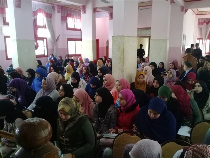 أولياء أمور طلاب الثانوية العامة بكفر الشيخ يطالبون استمرار القوافل التعليمية