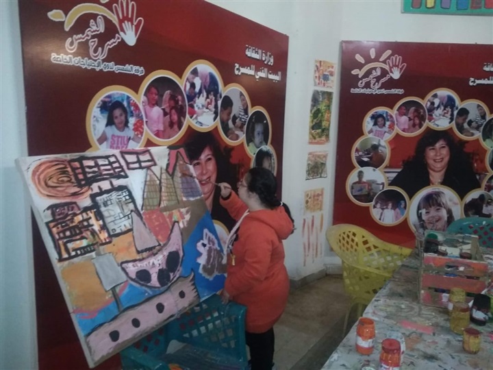 عروض مسرحية وورش رسم لفرقة "الشمس" بمعرض زايد للكتاب عروض مسرحية وورش رسم لفرقة "الشمس" بمعرض زايد للكتاب