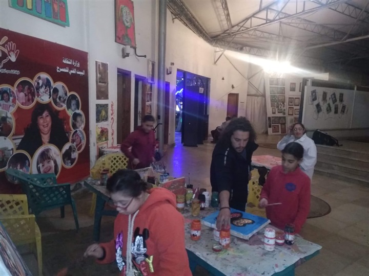 عروض مسرحية وورش رسم لفرقة "الشمس" بمعرض زايد للكتاب عروض مسرحية وورش رسم لفرقة "الشمس" بمعرض زايد للكتاب