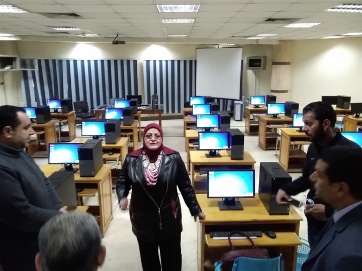 بالصور.. وكيل تعليم كفر الشيخ تتفقد قاعتي امتحانات مرشحي وظائف المعلمين المؤقتين