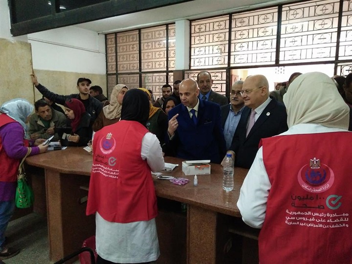 وكيل وزارة الصحة بالشرقية يتابع فعاليات اليوم الثانى لحملة 100 مليون صحة 