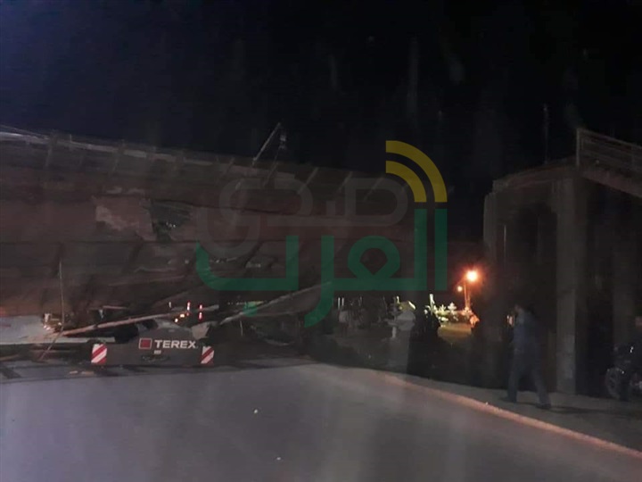 بالصور.. إنهيار كوبرى إثر اصطادم سيارة نقل به فى طوخ 