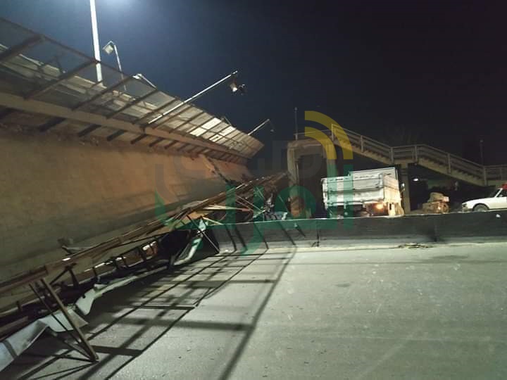 بالصور.. إنهيار كوبرى إثر اصطادم سيارة نقل به فى طوخ 