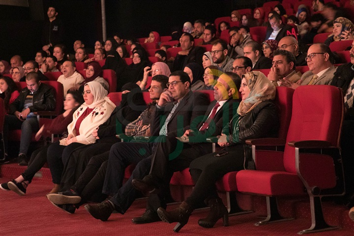 بالصور.. أشرف عبد الباقي كامل العدد في أولى ليالي مسرحية كلها غلط ببورسعيد بالصور.. أشرف عبد الباقي كامل العدد في أولى ليالي مسرحية كلها غلط ببورسعيد