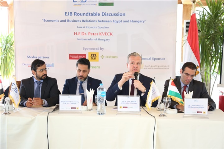 "شباب الأعمال": القطاع الخاص شريك رئيسي لتطوير منظمومة السكك الحديدية "شباب الأعمال": القطاع الخاص شريك رئيسي لتطوير منظمومة السكك الحديدية