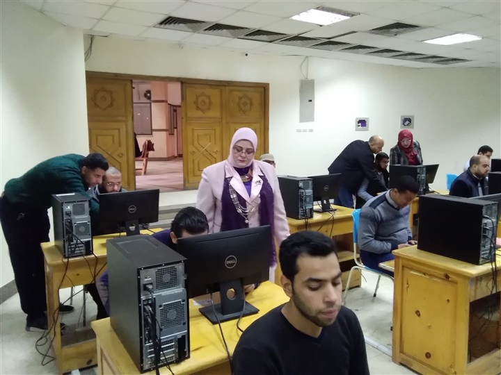 بالصور.. بدء امتحانات المرشحين لوظائف المعلمين بكفر الشيخ وسط تواجد أمني