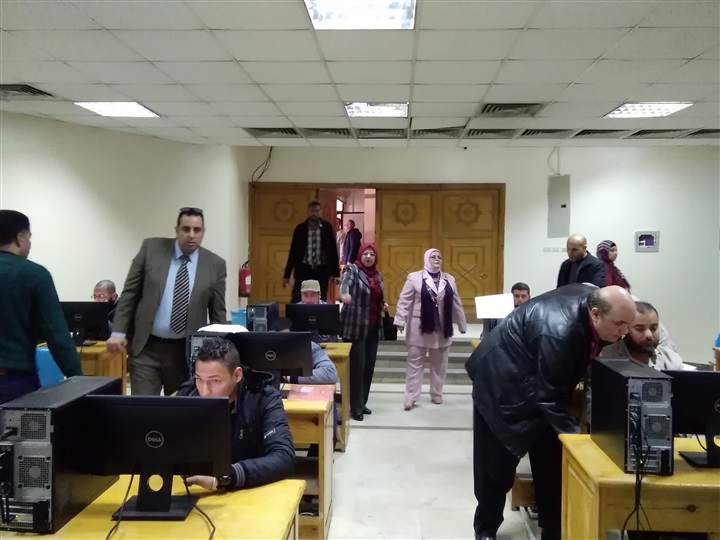 بالصور.. بدء امتحانات المرشحين لوظائف المعلمين بكفر الشيخ وسط تواجد أمني