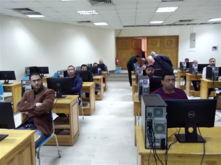 بالصور.. بدء امتحانات المرشحين لوظائف المعلمين بكفر الشيخ وسط تواجد أمني