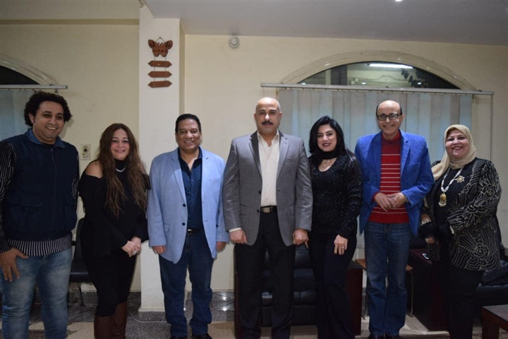 فاتن الحلو حضرت مسرحية سيرة حب مرتين وما شبعتش منها فاتن الحلو حضرت مسرحية سيرة حب مرتين وما شبعتش منها