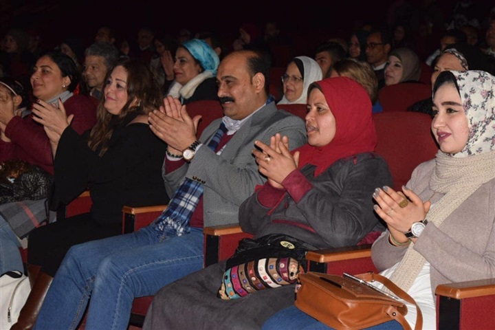 فاتن الحلو حضرت مسرحية سيرة حب مرتين وما شبعتش منها فاتن الحلو حضرت مسرحية سيرة حب مرتين وما شبعتش منها