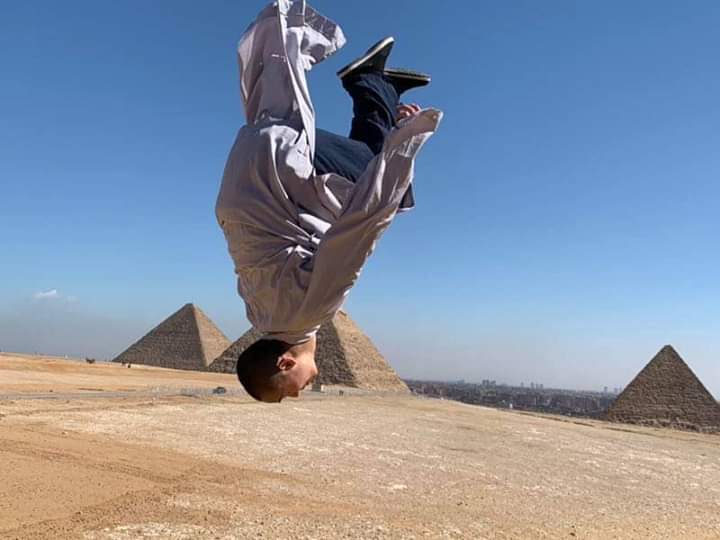 فريق كونغ فو صيني يقدم عروض قتالية أمام الأهرامات بالجيزة فريق كونغ فو صيني يقدم عروض قتالية أمام الأهرامات بالجيزة