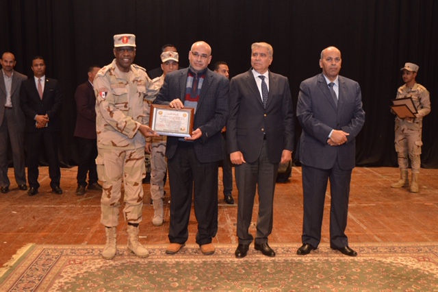 القوات المسلحة تنظم عدد من الندوات التثقيفية بمحافظتى القاهرة والمنيا لإبراز دور القوات المسلحة  فى مواجهة الإرهاب 